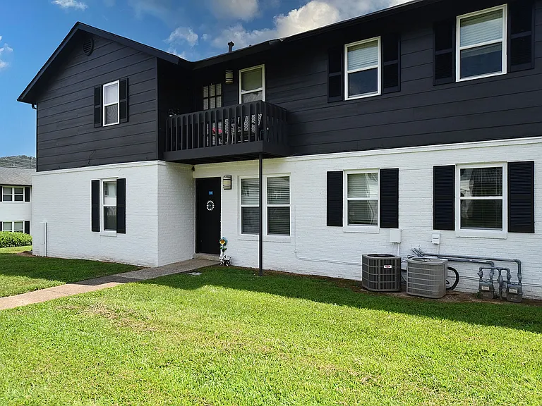 Private entrance & balcony