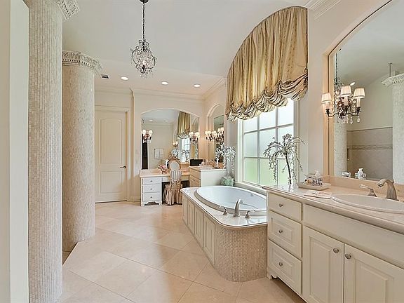 4th image of 1207 Royal Adelade Dr