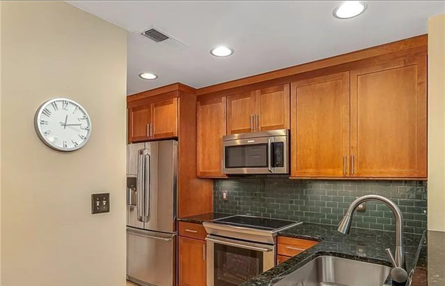 2 bed, 937 sqft, $1,500 — Photo 2