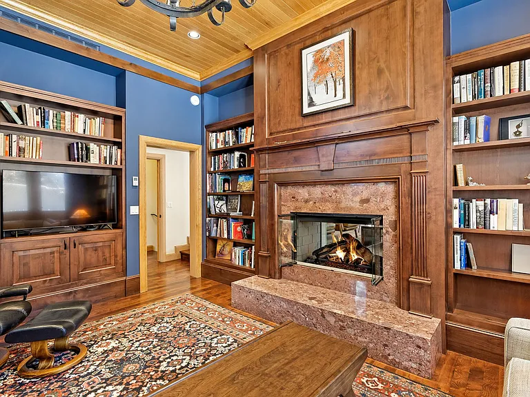 413 W Smuggler St — Photo 8