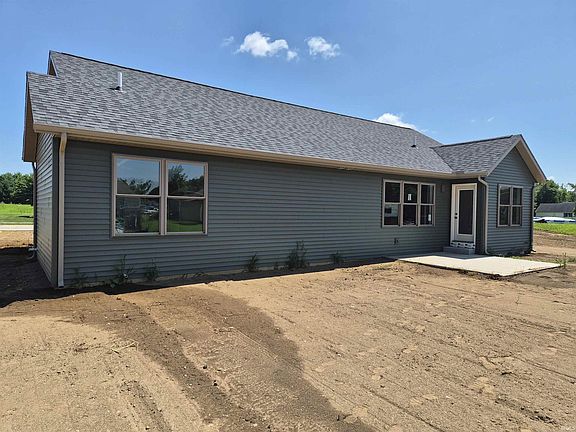 3rd image of 425 N Eastfield Cir