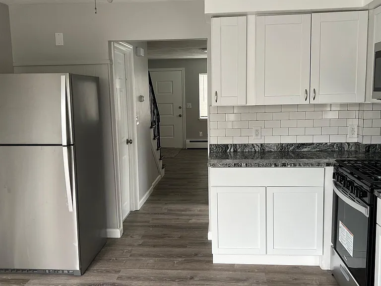 15 Barrows St #B — Photo 5
