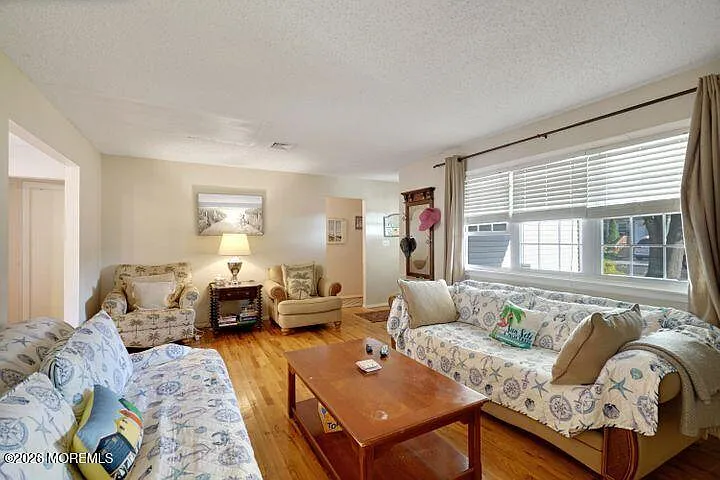 81 Berry Pl — Photo 2
