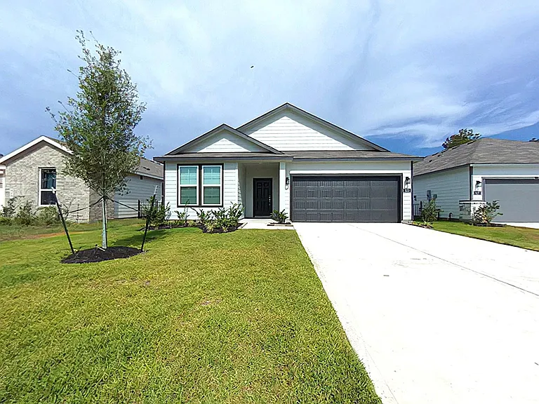 523 Shoreview Dr — Photo 1