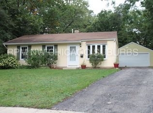 8 E Oltendorf Ct, Streamwood, IL 60107