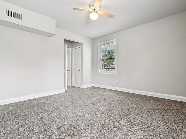 Oaklee Village Apartments — Photo 85