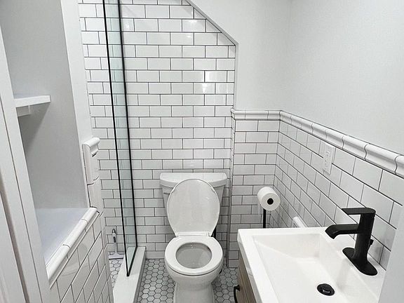 2nd image of 1 Overlook Ln