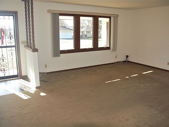 3rd image of 8112 Rosemeade Ln