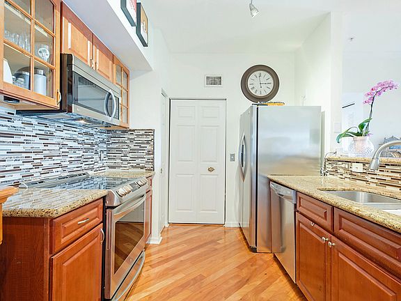 5th image of 4405 Tuscany Way Unit 4405