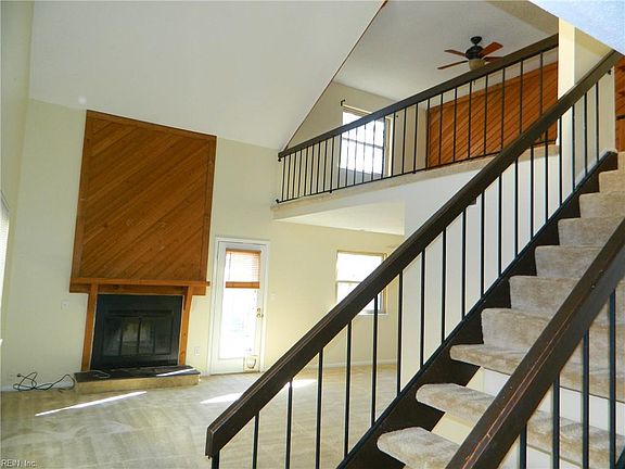 3rd image of 713 Lord Byron Dr