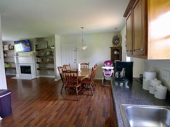 3rd image of 102 Gentry Dr