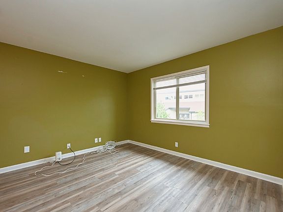 4th image of 215 Summit Ridge Dr