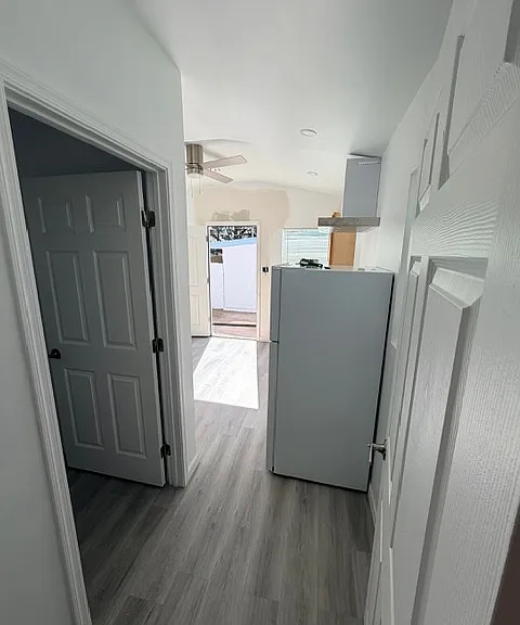 916 E Elm St — Photo 12