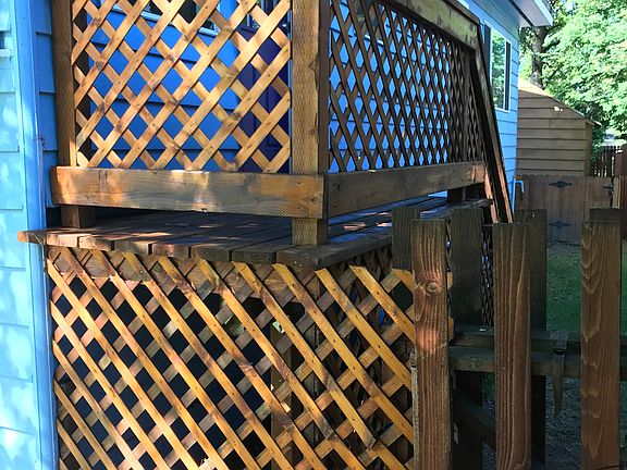 Side deck/entryway
