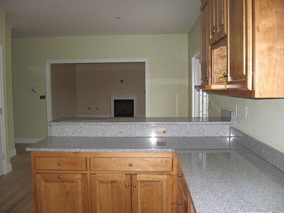 5th image of 119 Emerald Glen Ln