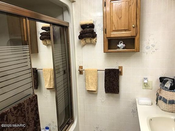 2nd image of 830 Cedar Dr