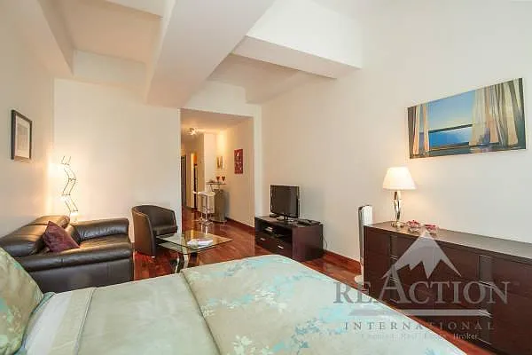 Sold by Reaction | media 1