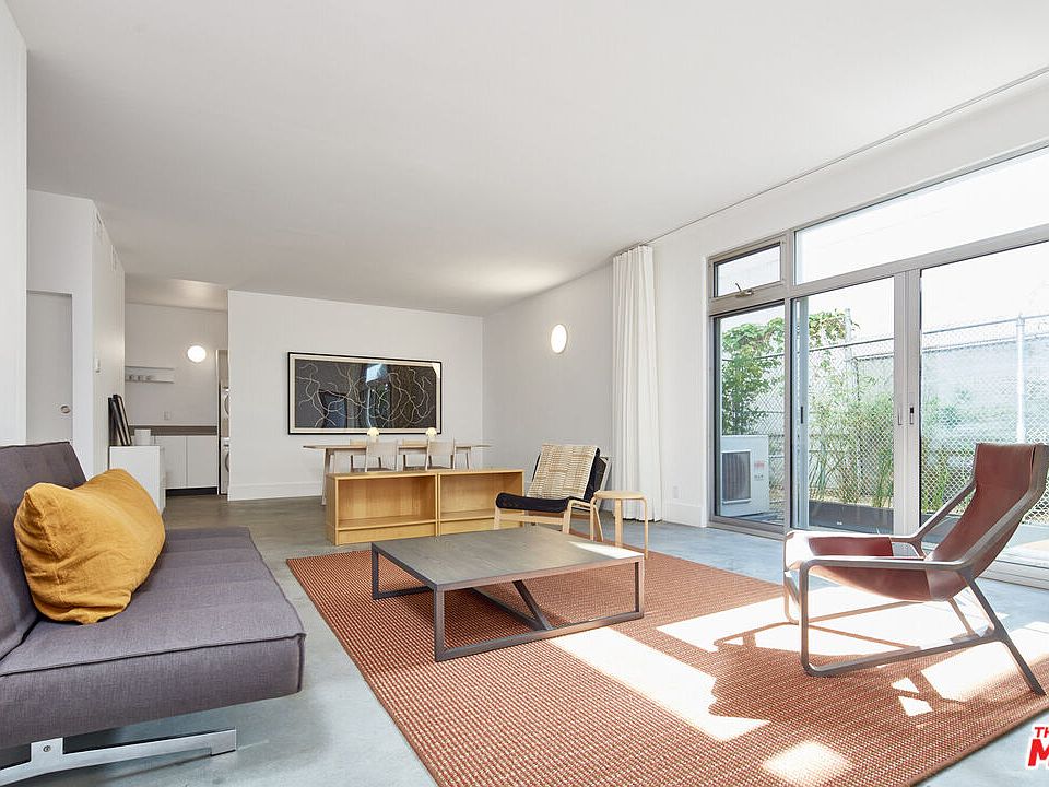 1st image of 558 Rose Ave APT 1