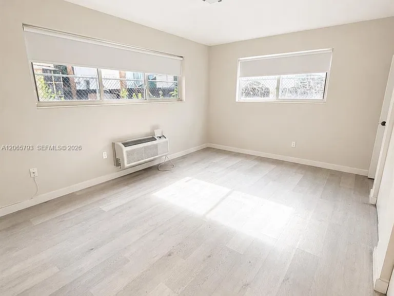 1535 Michigan Ave #6 — Photo 4