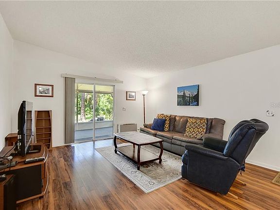 4th image of 1822 Crescent Blvd