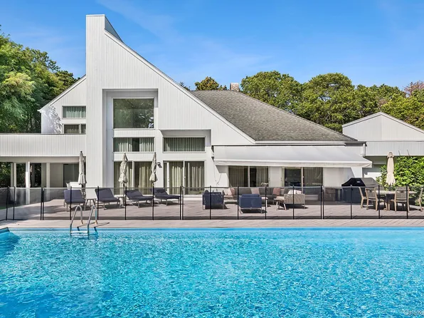 12 Honeysuckle Lane, East Quogue, NY 11942