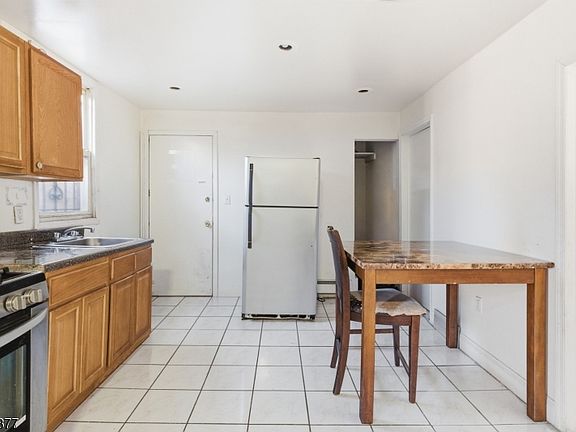 5th image of 402 S 15Th St