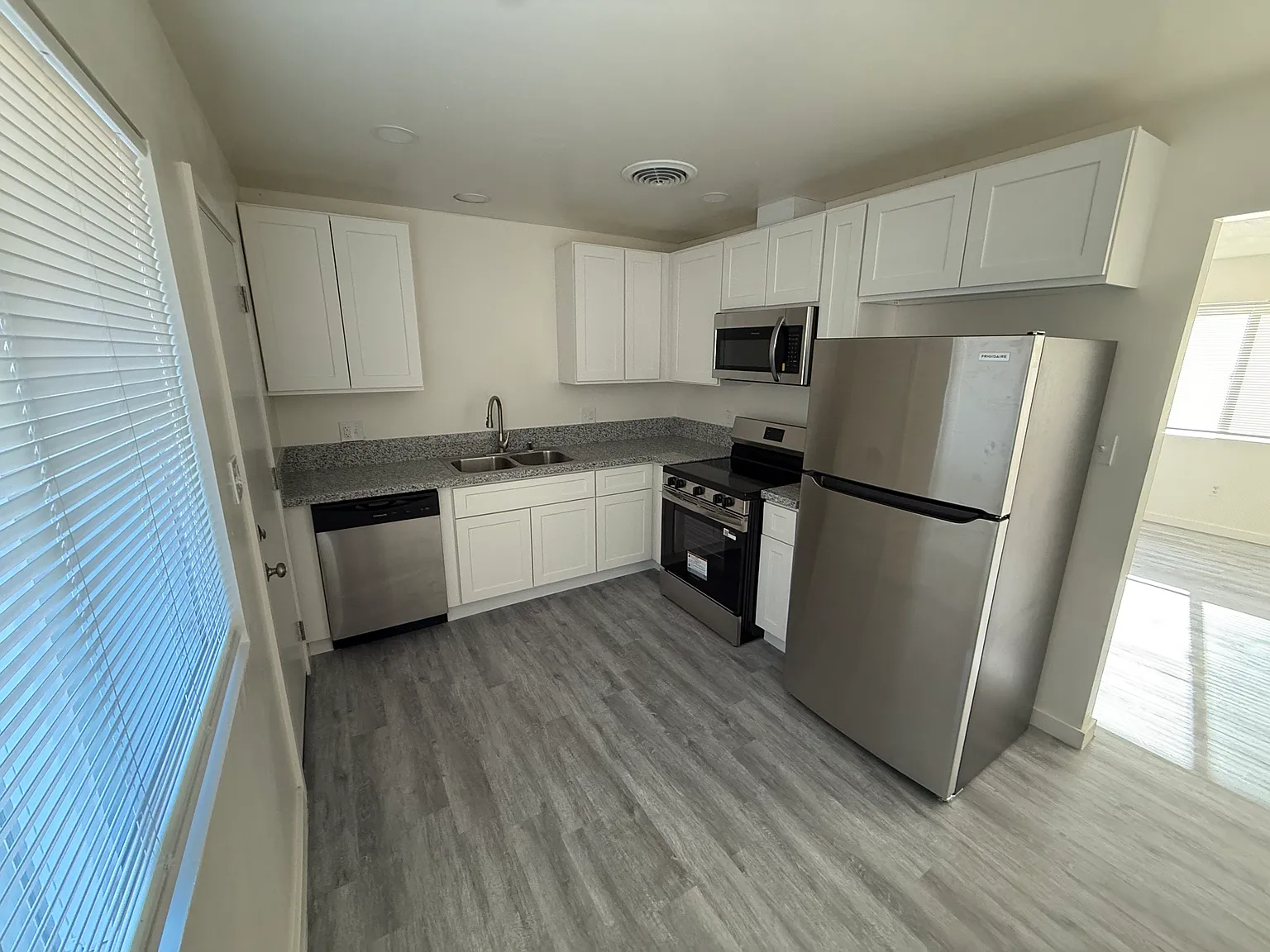 2 bed, $1,290 — Photo 2