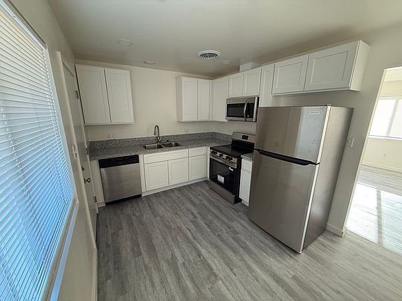 2nd image of 4812 Summertree Ln #B