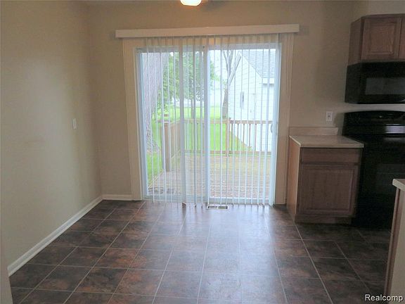 3rd image of 805 Winifred Dr