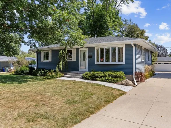 3858 Northwood Dr NE, Cedar Rapids, IA 52402
