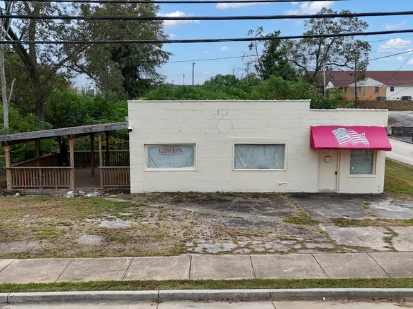 406 E Solomon St, Griffin, GA 30223