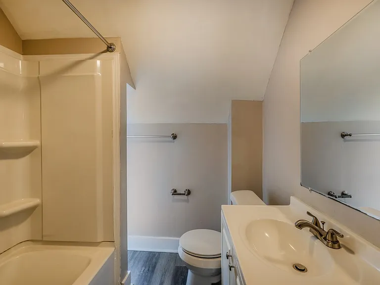 1194800_026_main_bathroom_13500891.jpg