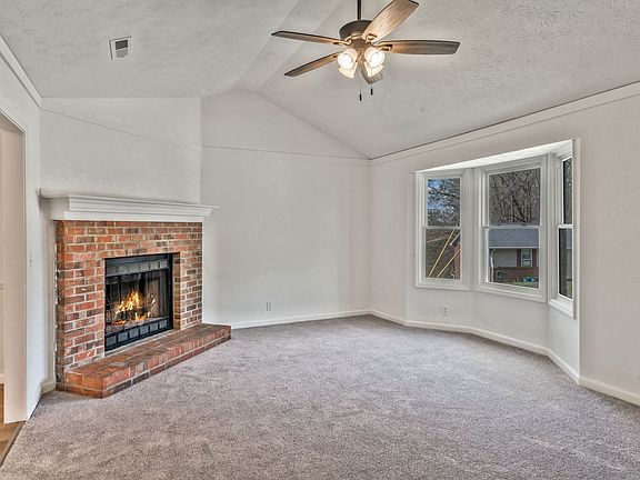 4th image of 1022 Tulip Dr