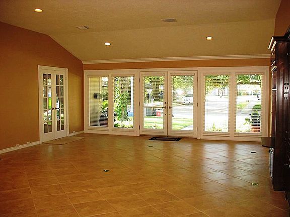 2nd image of 615 Bayview Dr