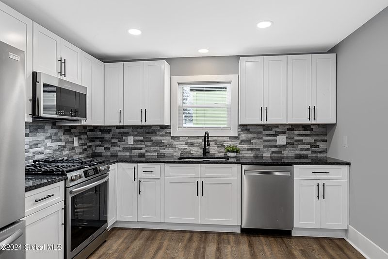 5th image of 153 John Street