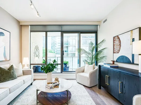 18 Yorkville Ave Unit 210, Toronto, ON M4W 3Y8