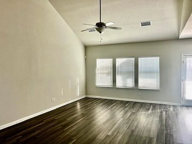 102 Ostracoda Ln — Photo 4