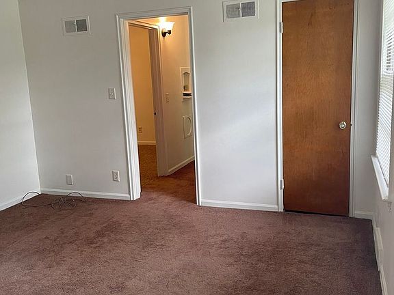 3rd image of 1142 Windsor Dr