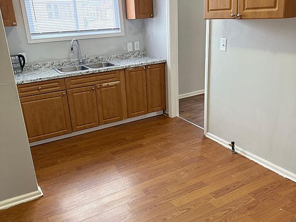 2nd image of 10300 Orangelawn St #3