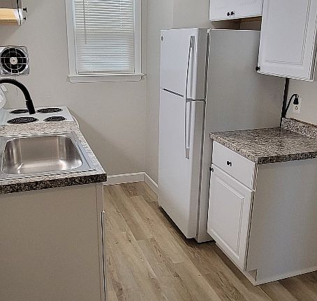 2nd image of 376 Hudson Ave