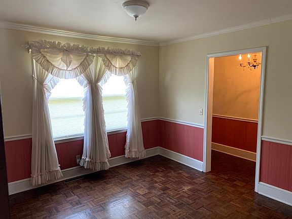 2nd image of 1 Lamont Ln