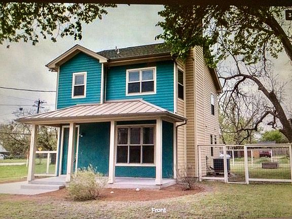 Front of house w/ covered porch 