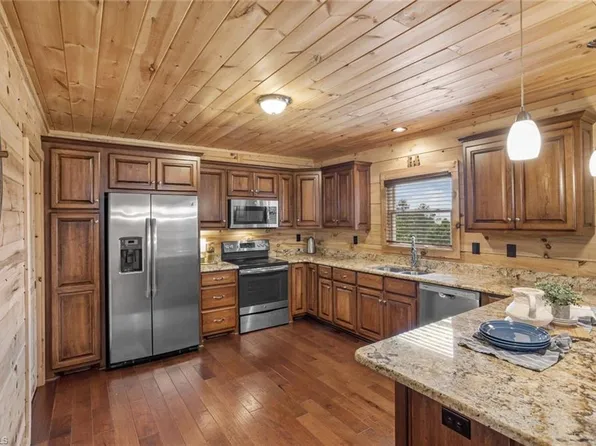 1732 Waters Edge Dr, Granite Falls, NC 28630