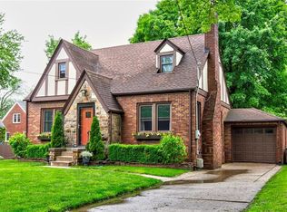 2720 44th St, Des Moines, IA 50310