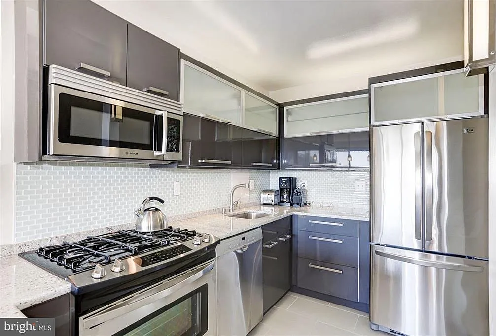 1 bed, 1.5 bath, 906 sqft, $2,800 — Photo 3