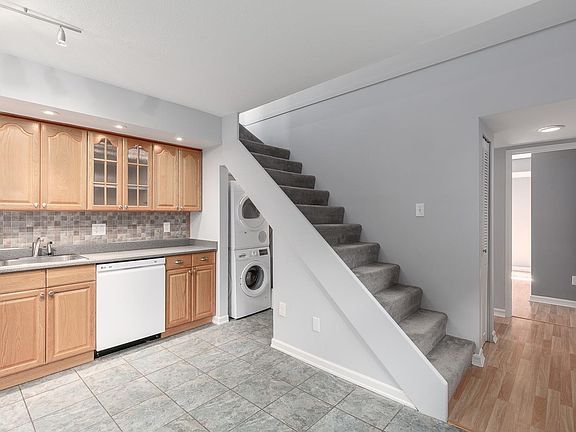 3rd image of 870 W 7th Ave #37