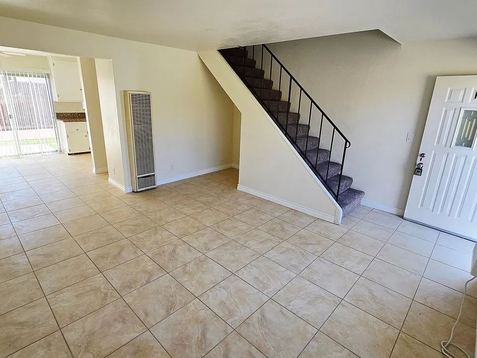 5202 Canoga St