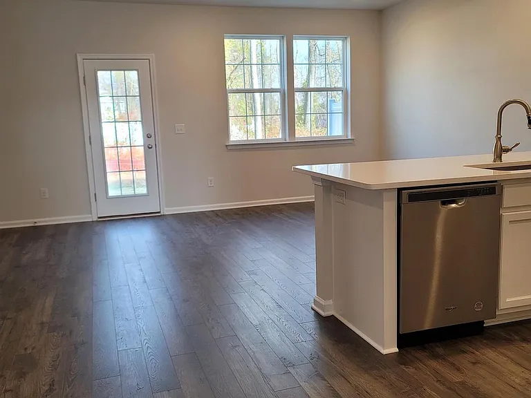 92 Peregrine Way — Photo 10