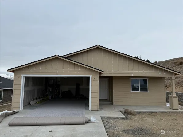844 N Macaw Avenue, East Wenatchee, WA 98802