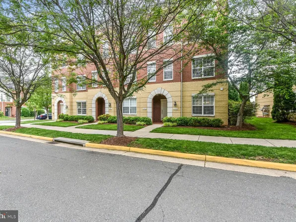 43590 Hampshire Crossing Sq, Leesburg, VA 20176